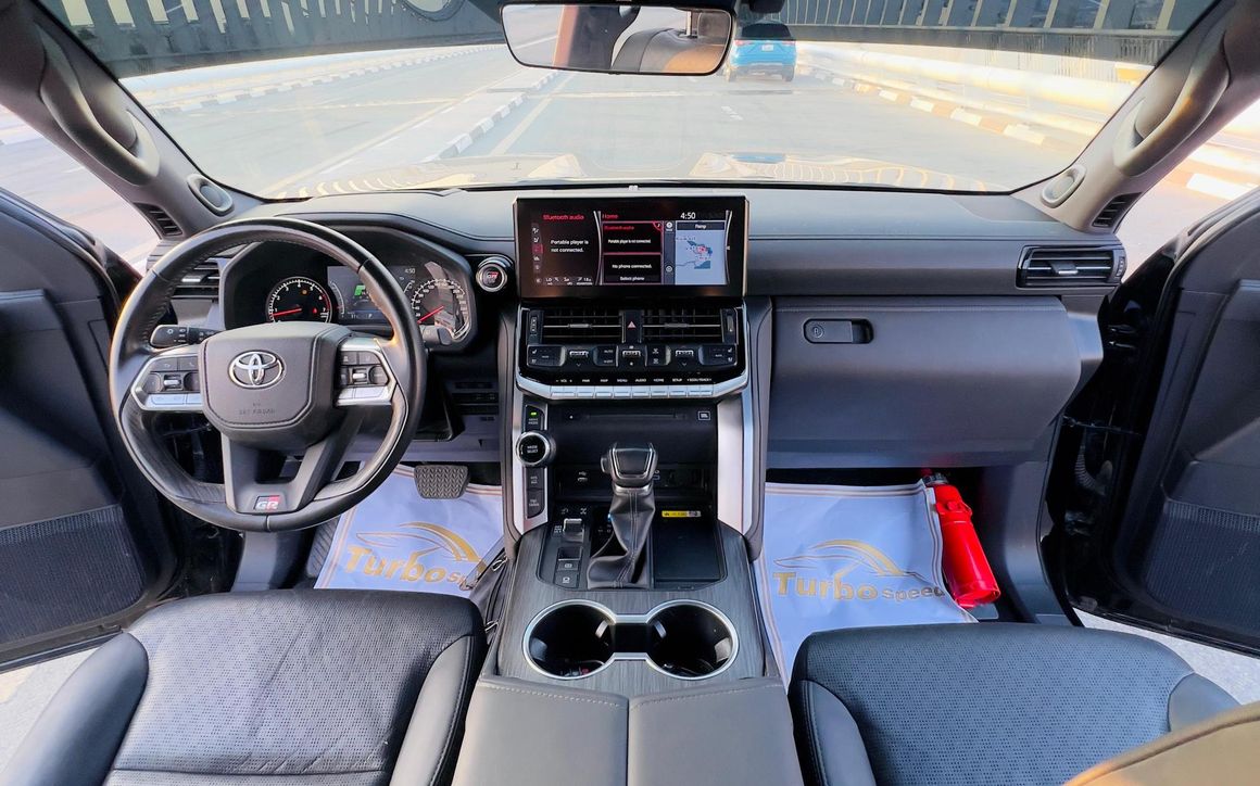 TOYOTA LAND CRUISER - image 8