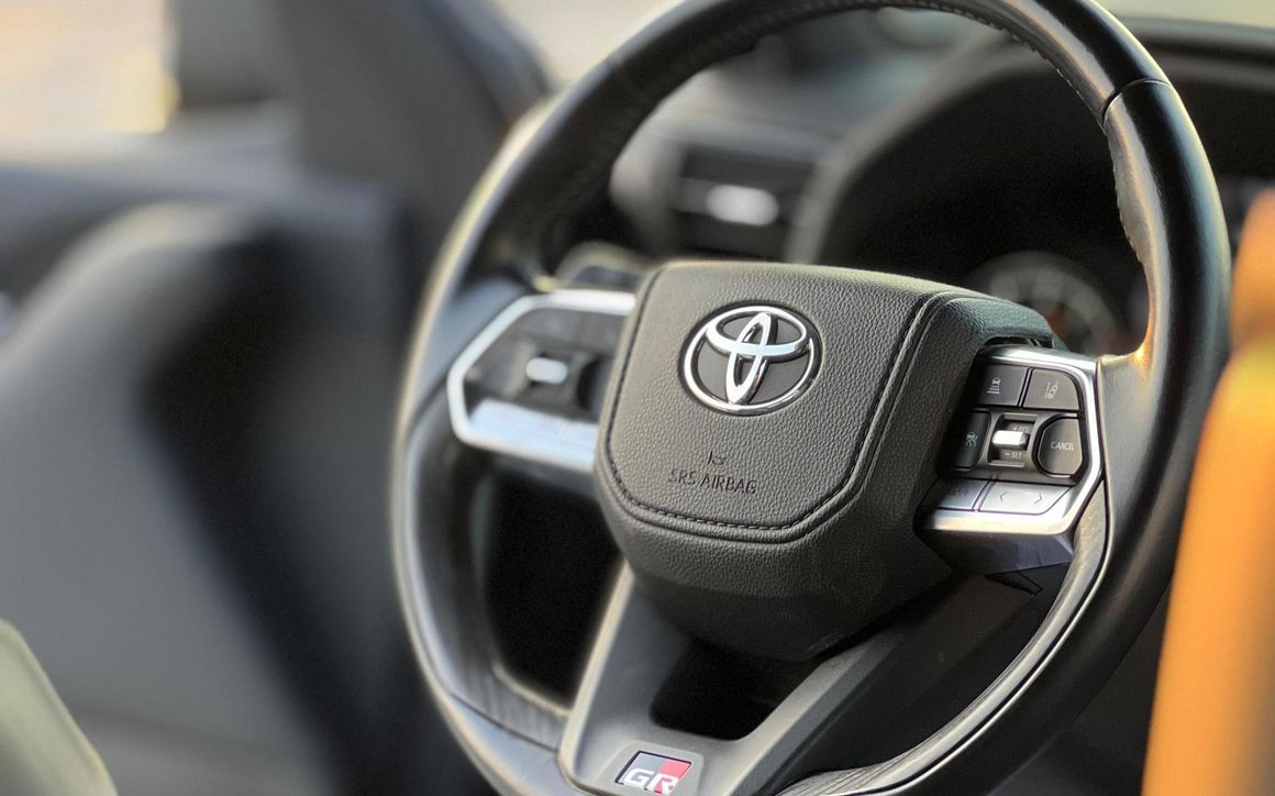 TOYOTA LAND CRUISER - image 9