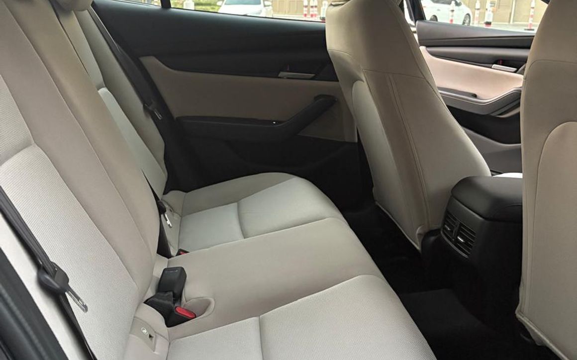 MAZDA 3 - image 8