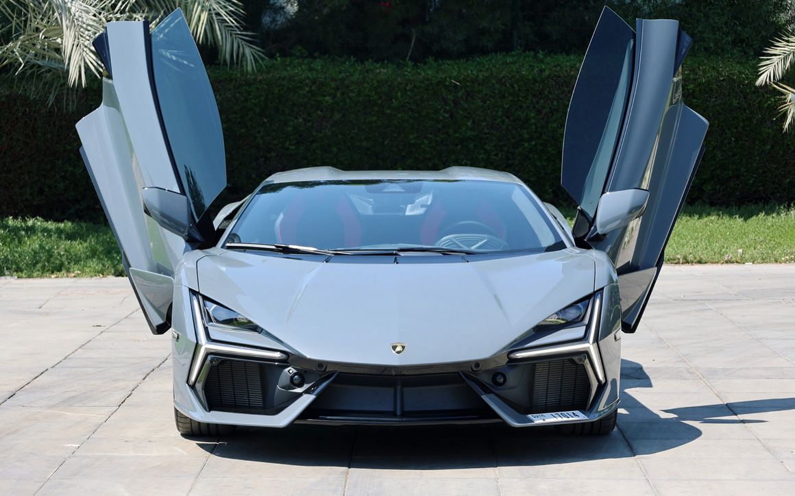 Lamborghini Revuelto - image 2