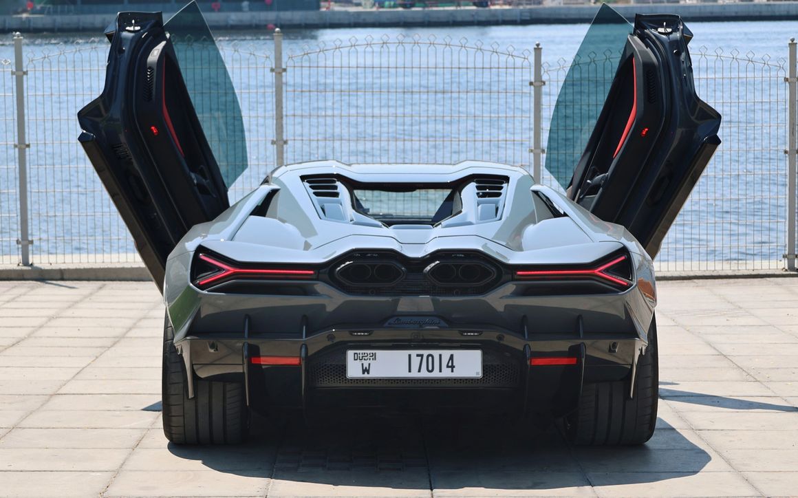 Lamborghini Revuelto - image 4