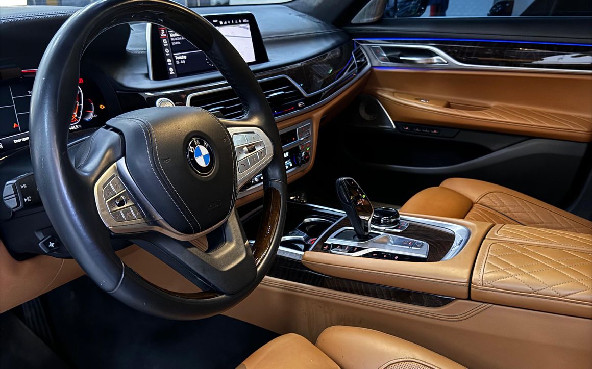BMW 750Li - image 6