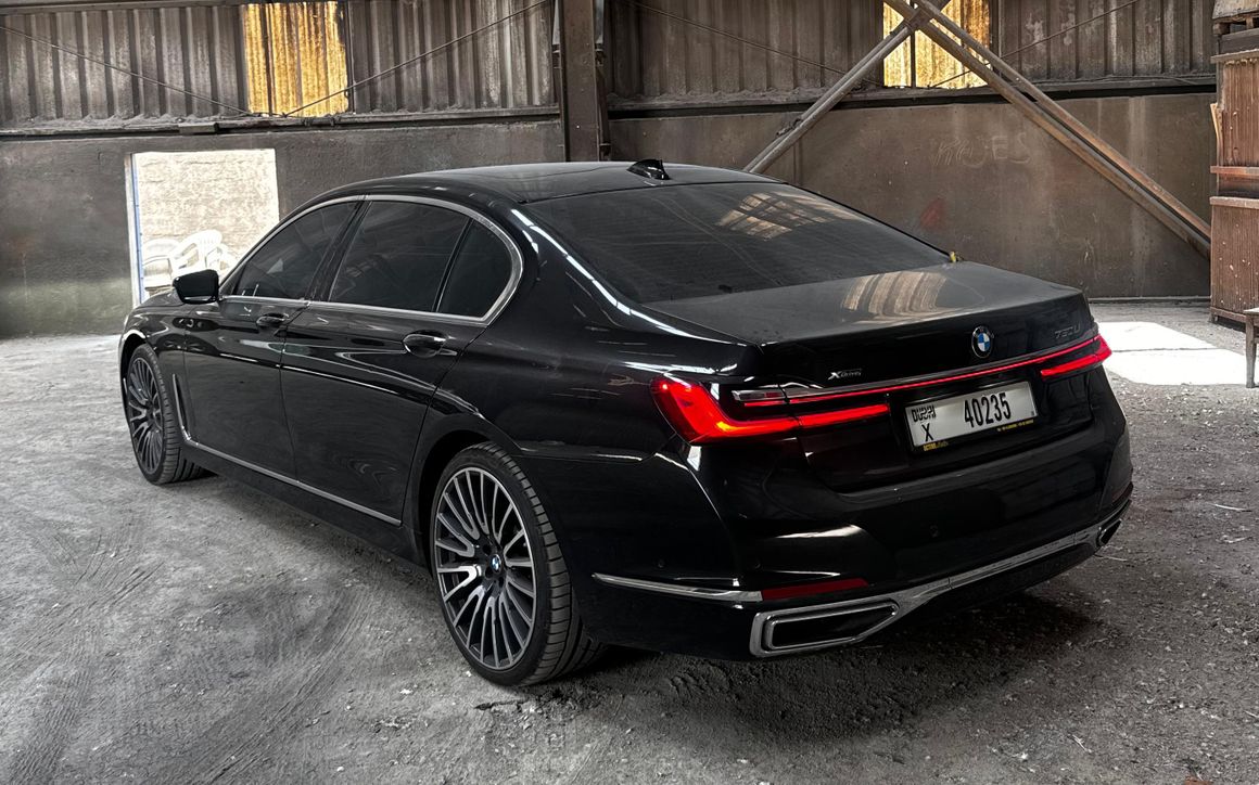 BMW 750Li - image 5