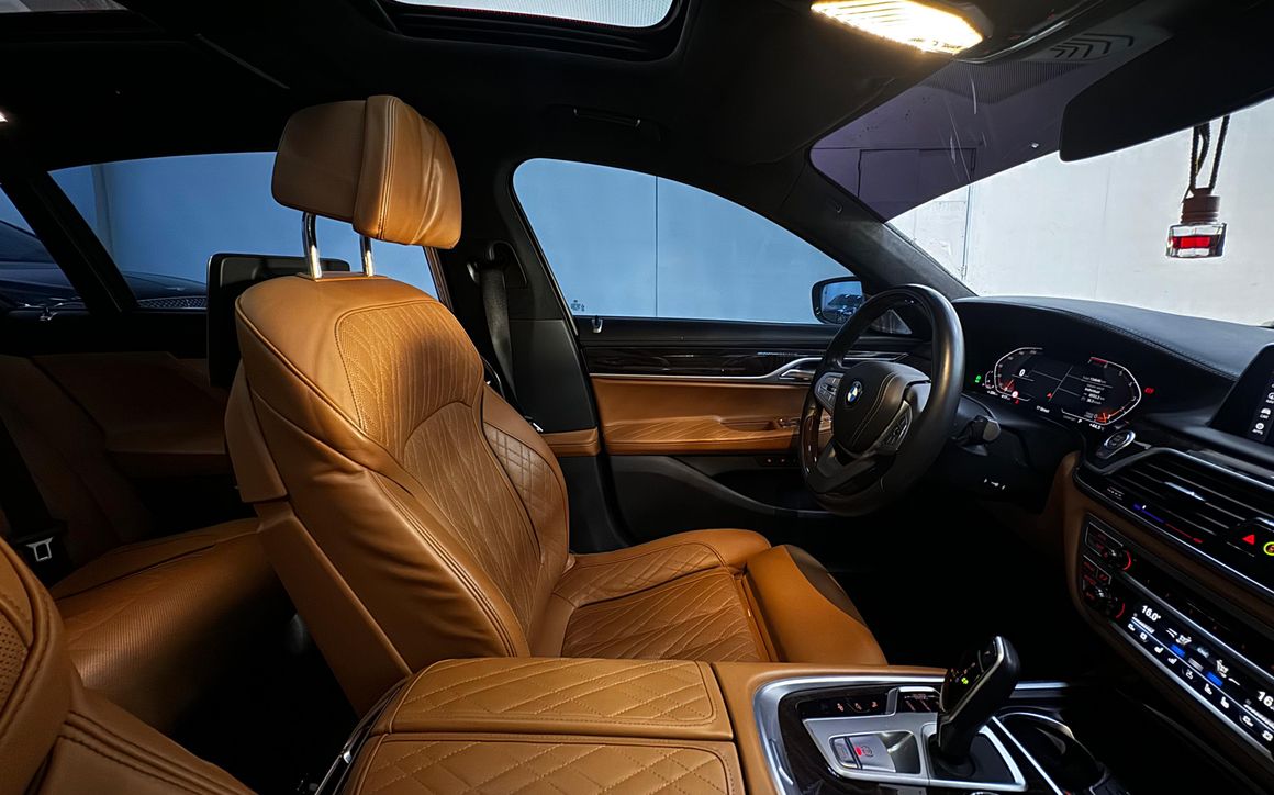 BMW 750Li - image 8