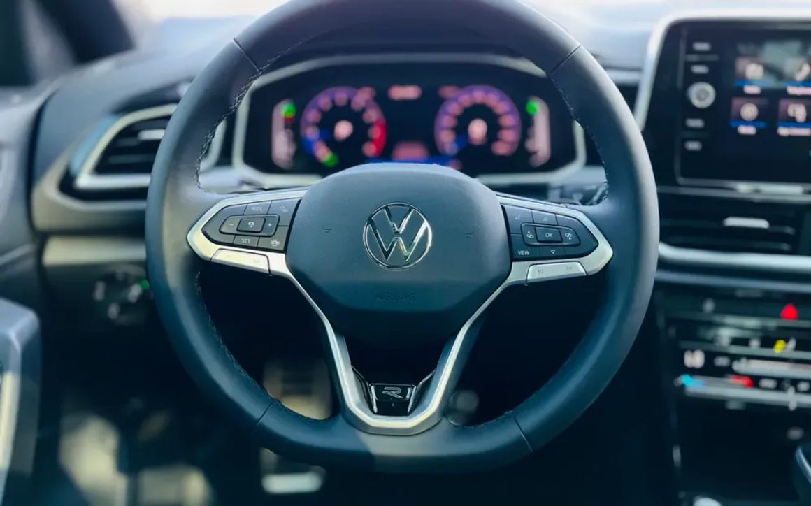 VOLKSWAGEN T-ROC R-LINE - image 9