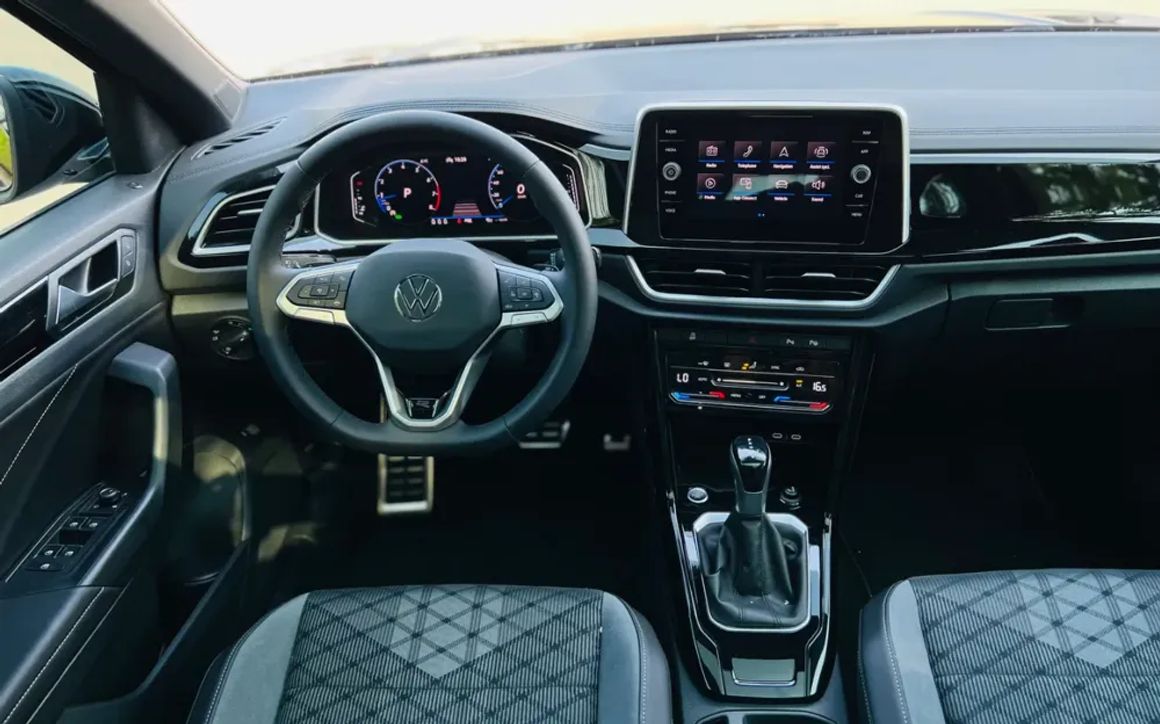 VOLKSWAGEN T-ROC R-LINE - image 6