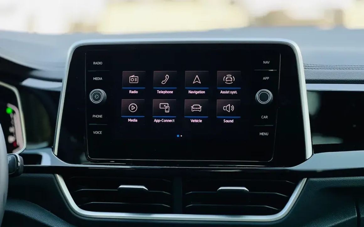 VOLKSWAGEN T-ROC R-LINE - image 11