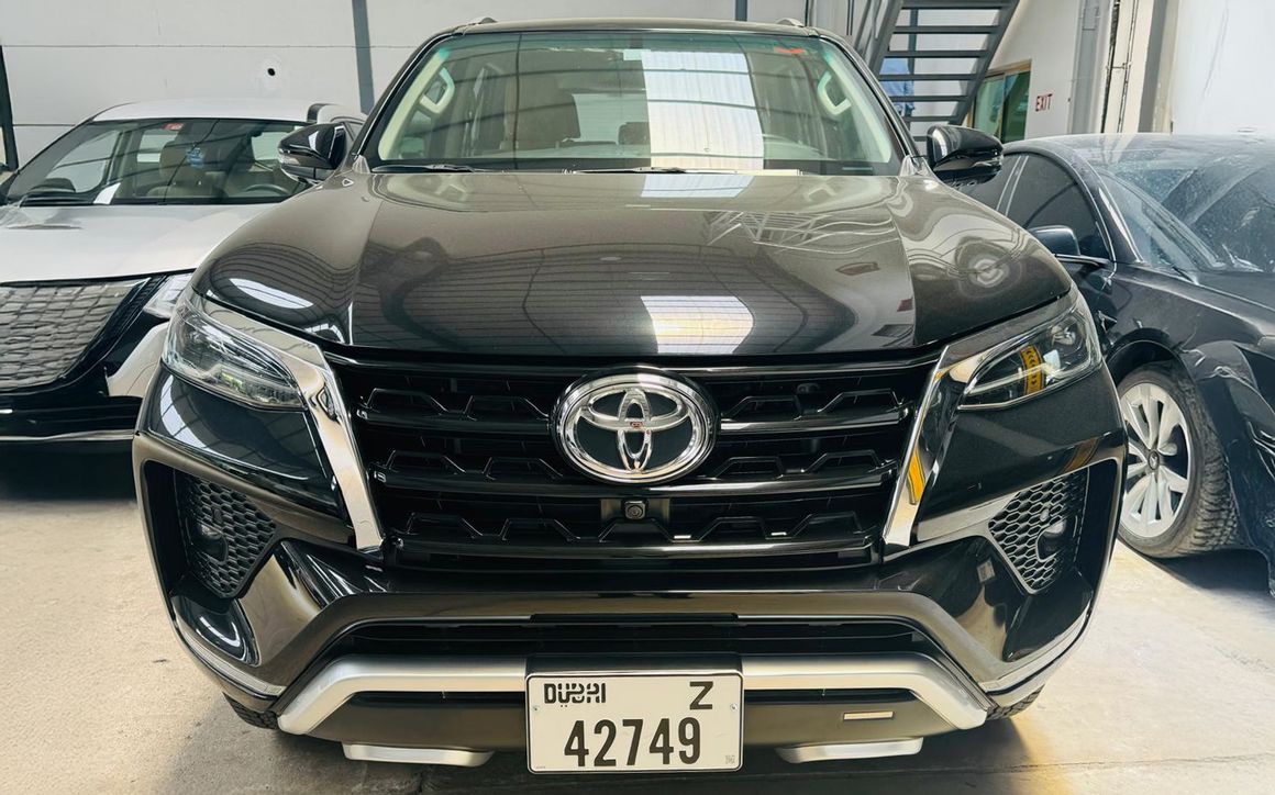 TOYOTA FORTUNER 4.0L GXR 4X4 AT 2023 - image 2