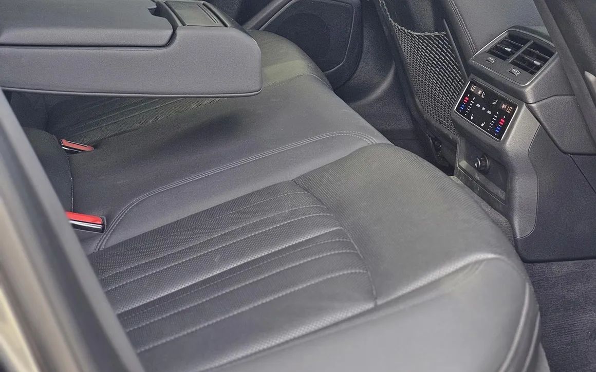 AUDI A6 - image 8