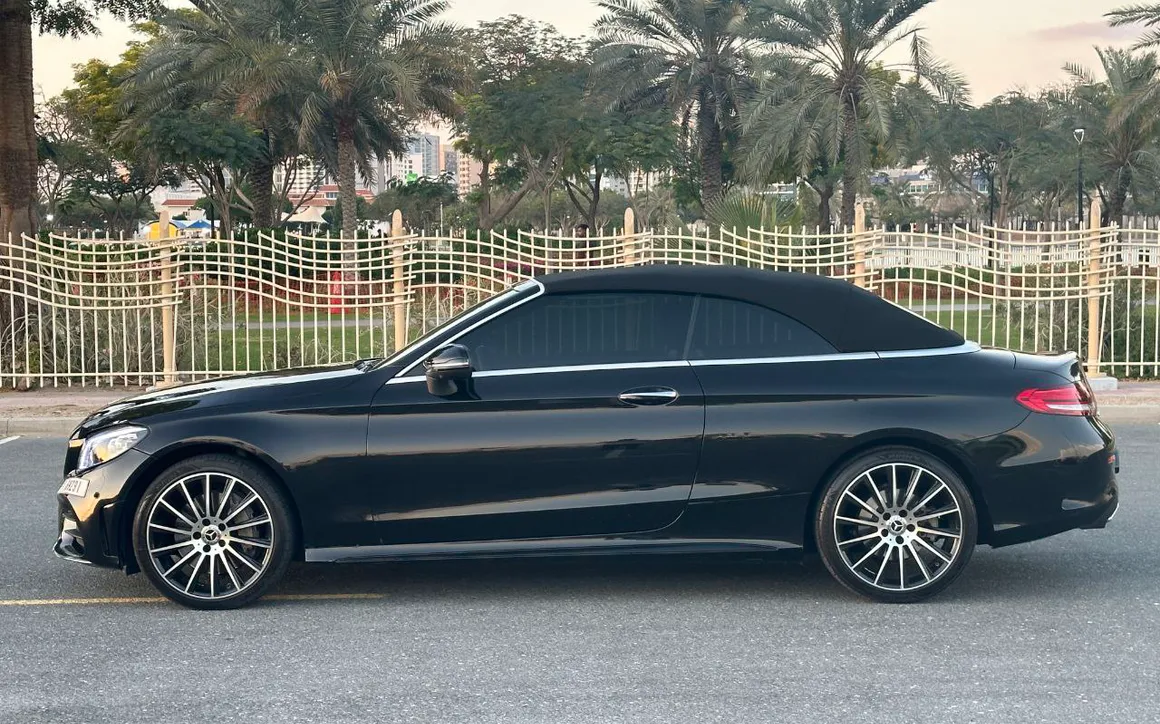 Mercedes C300 Cabrio - image 2