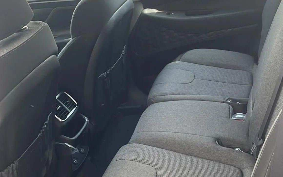 Hyundai Santa Fe - image 9