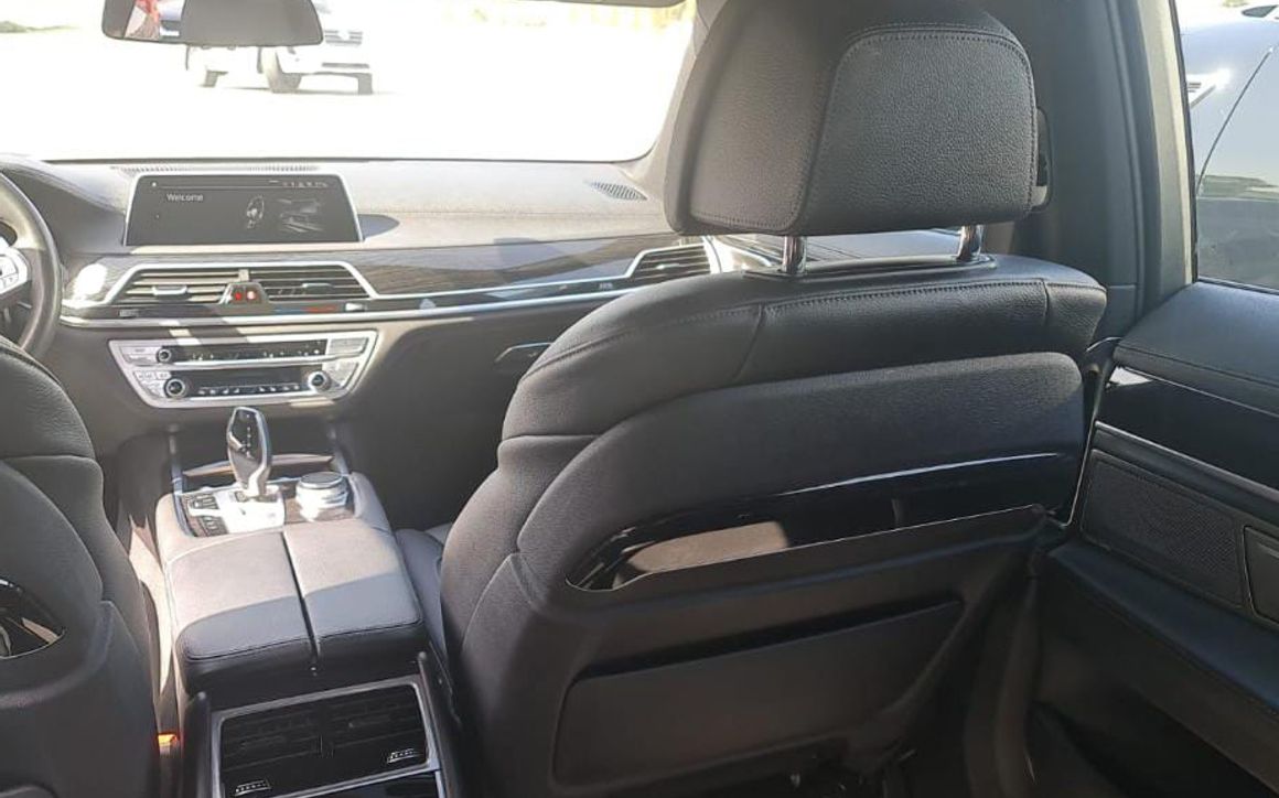 BMW 740i - image 5