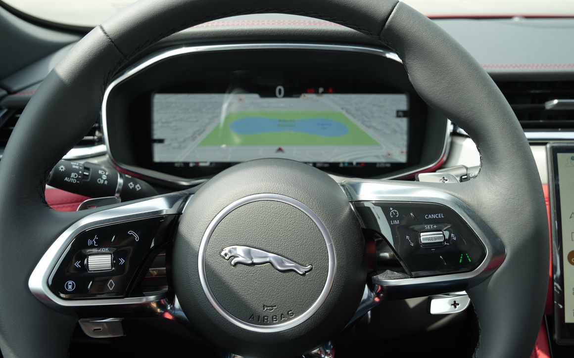 JAGUAR F-PACE - image 8