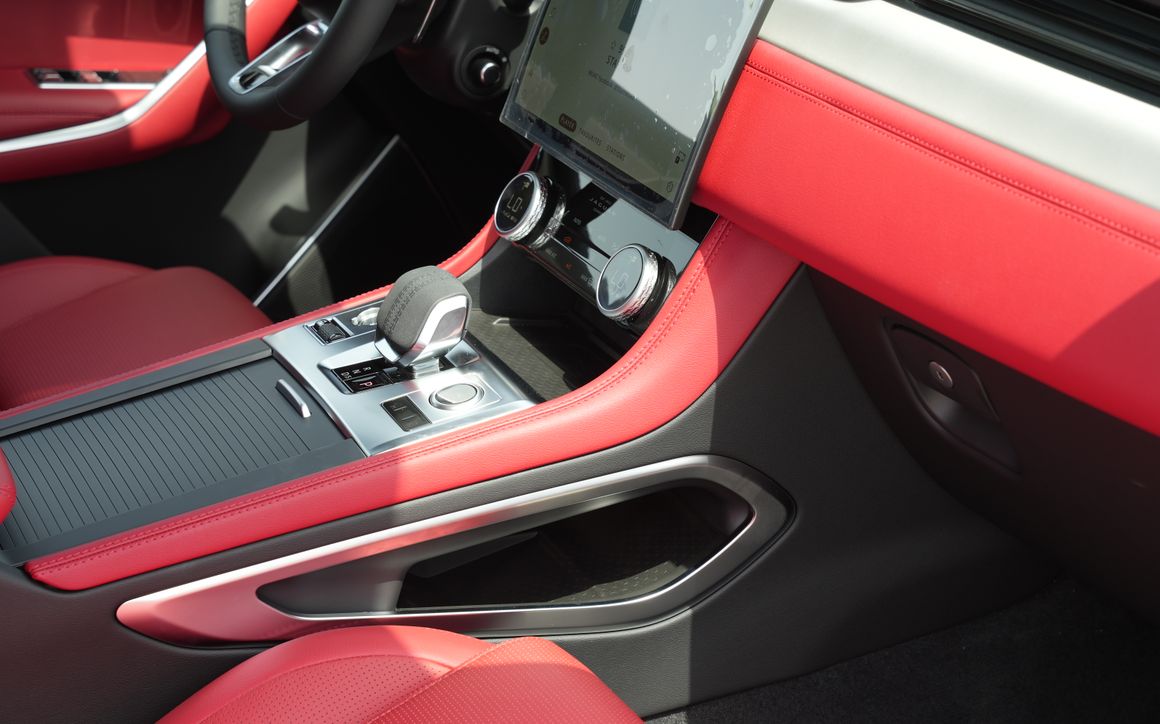 JAGUAR F-PACE - image 9