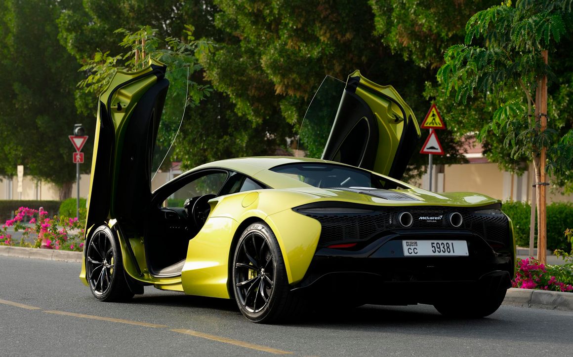 McLaren Artura Coupe - image 3
