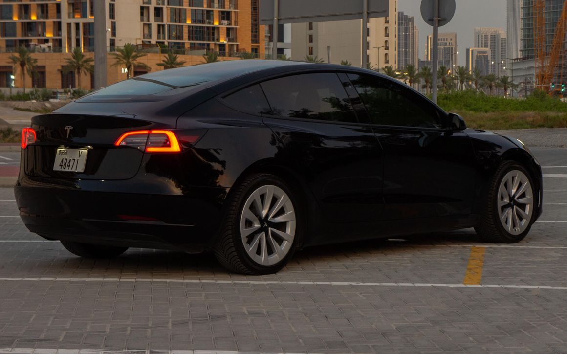 Tesla Model 3 - image 7