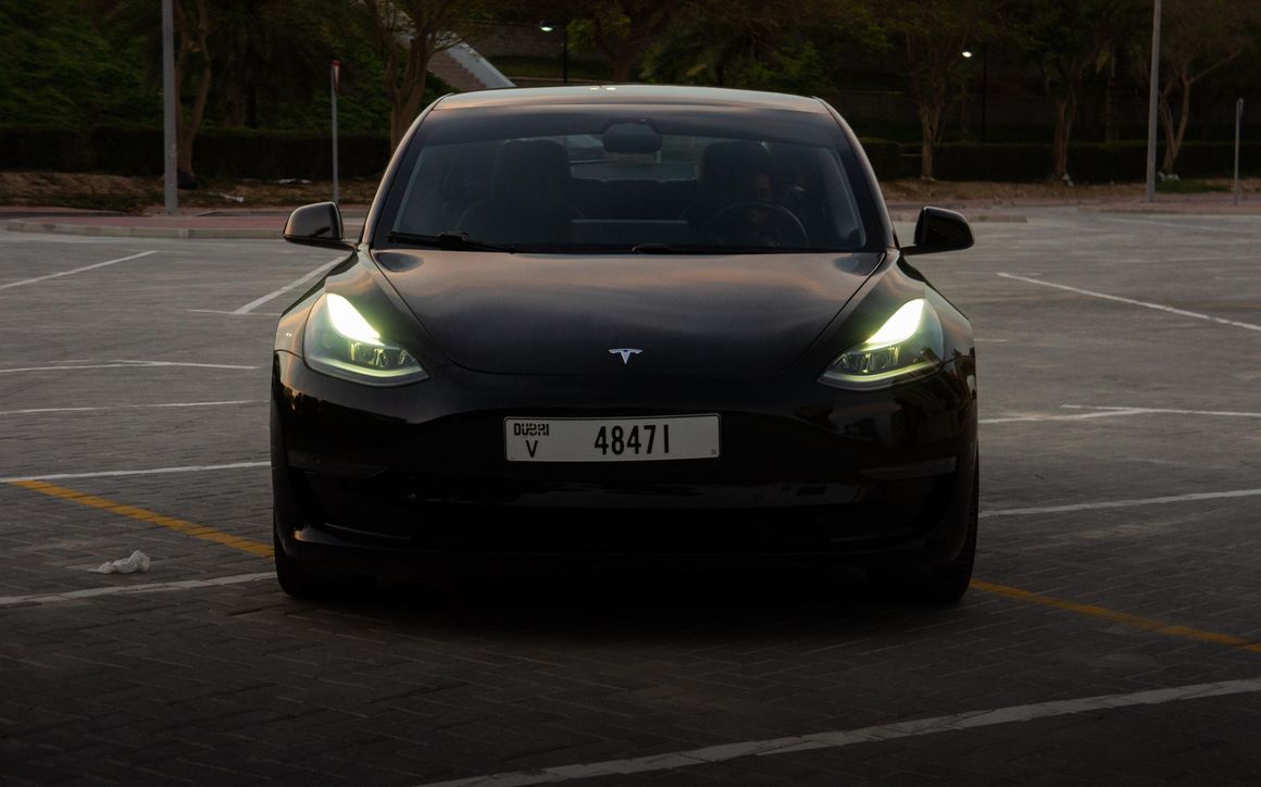 Tesla Model 3 - image 3
