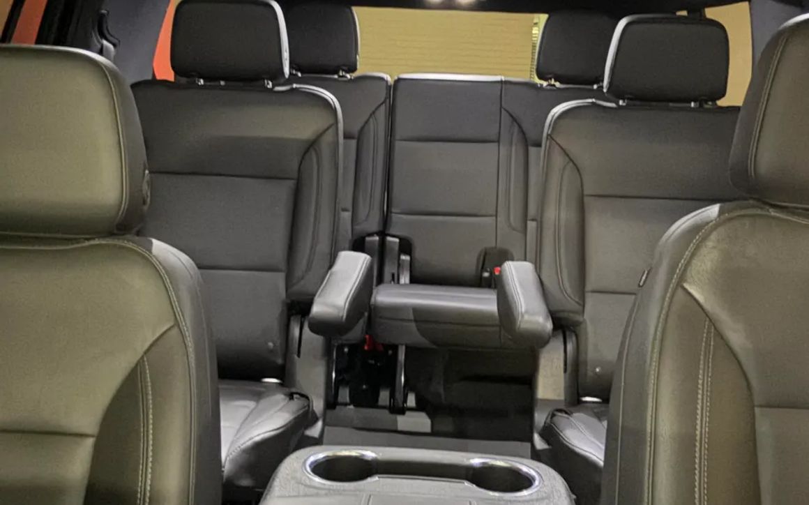 Chevrolet Suburban - image 14