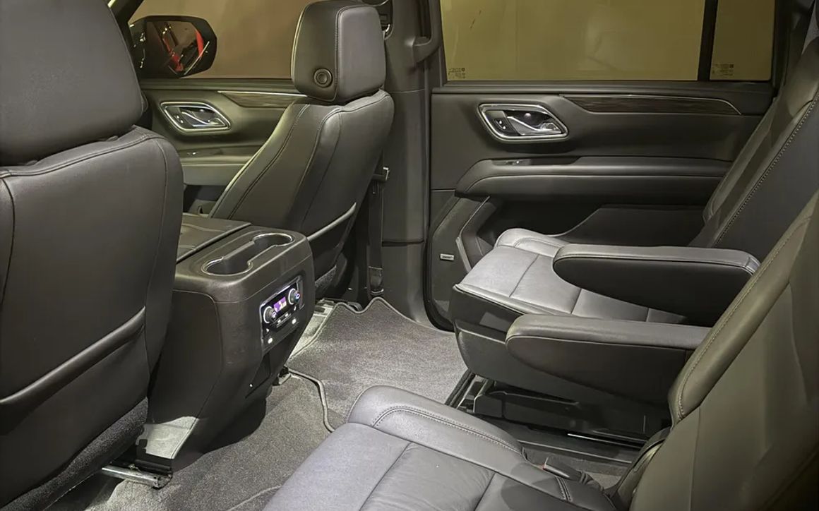 Chevrolet Suburban - image 12