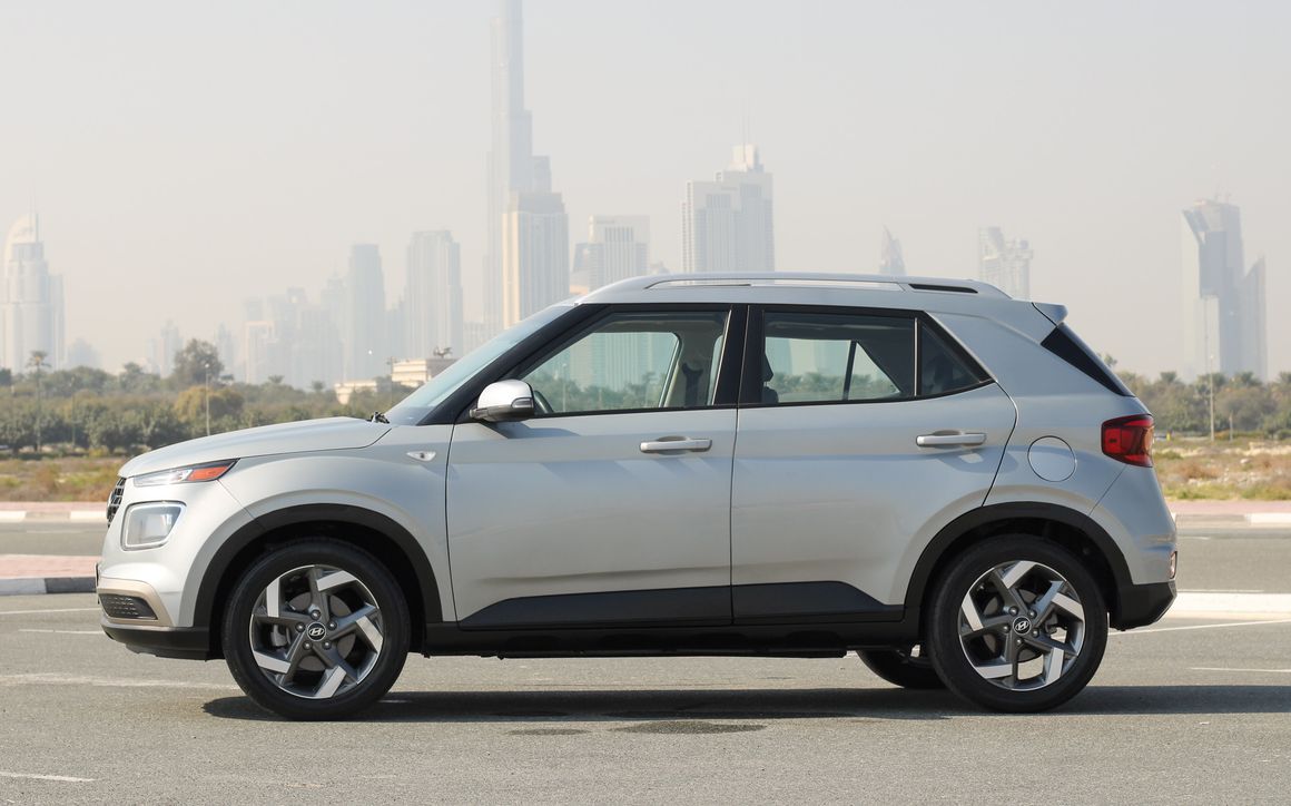 Hyundai Venue - image 2