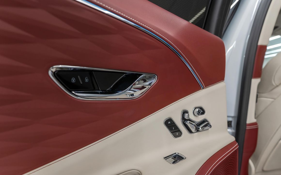 Bentley Flying Spur - image 17