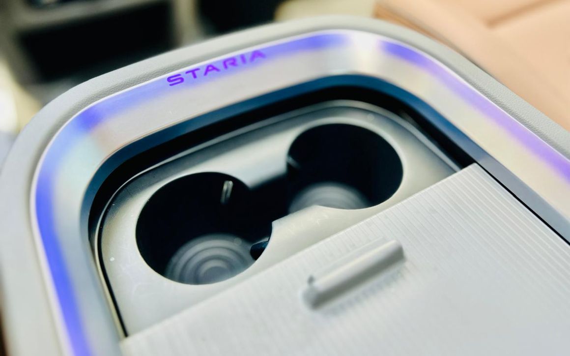 Hyundai Staria - image 8