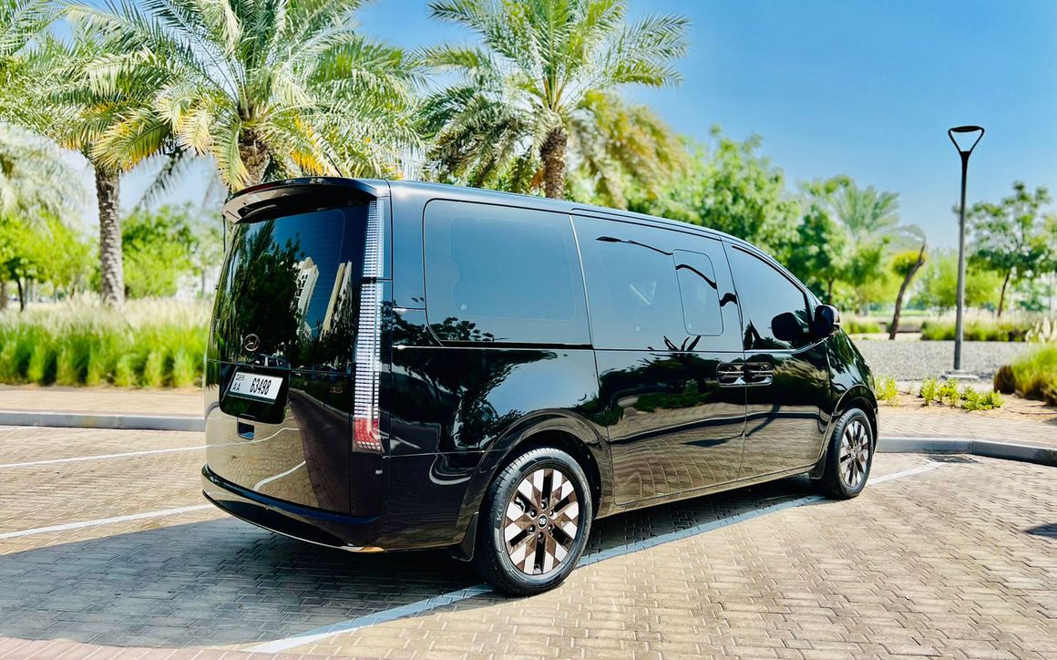 Hyundai Staria - image 2