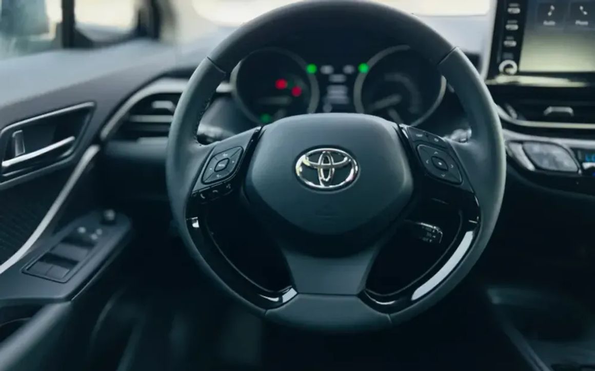 TOYOTA CHR HYBRID - image 9