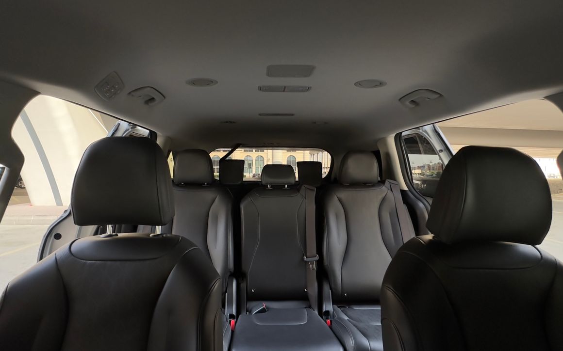 KIA Carnival LX - image 11