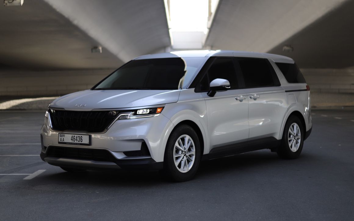 KIA Carnival LX - image 1