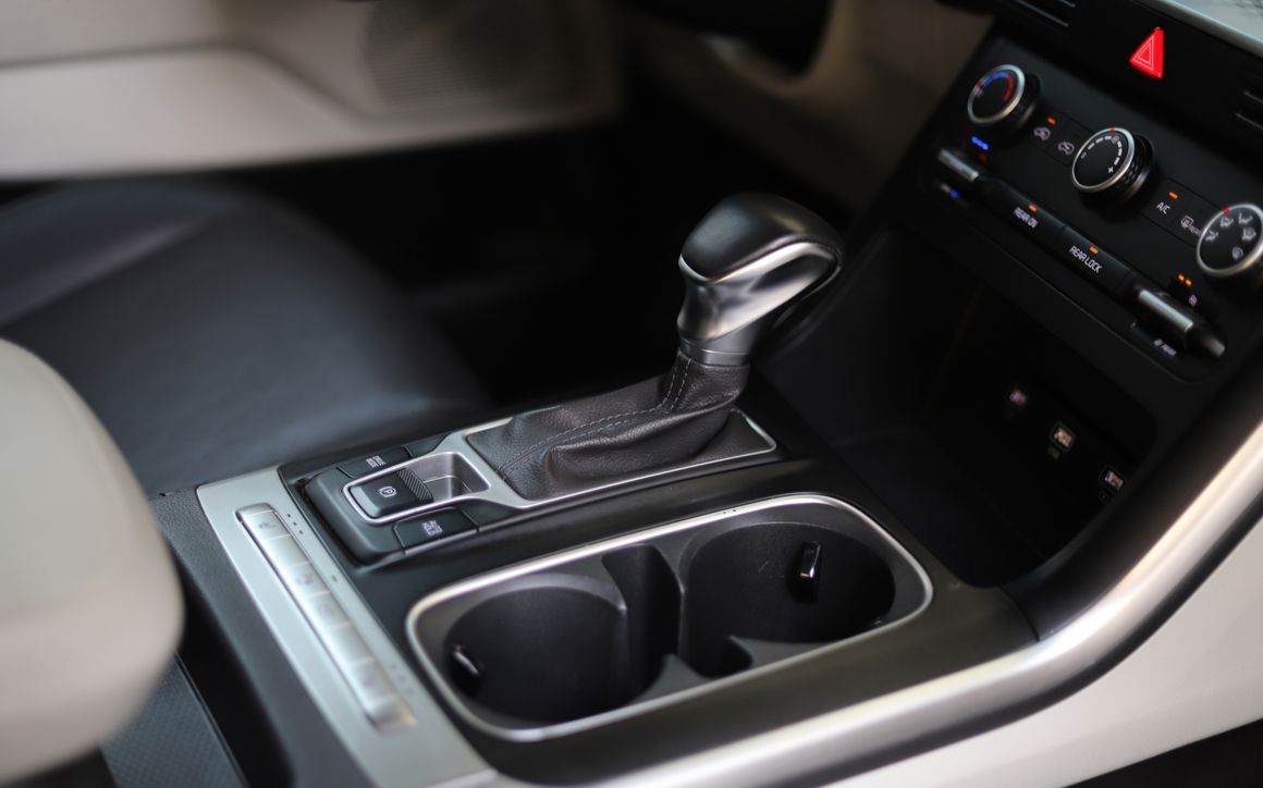 KIA Carnival LX - image 12