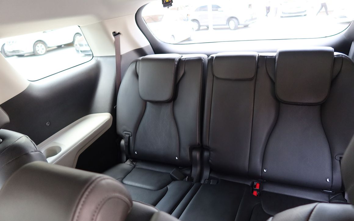 KIA Carnival LX - image 10