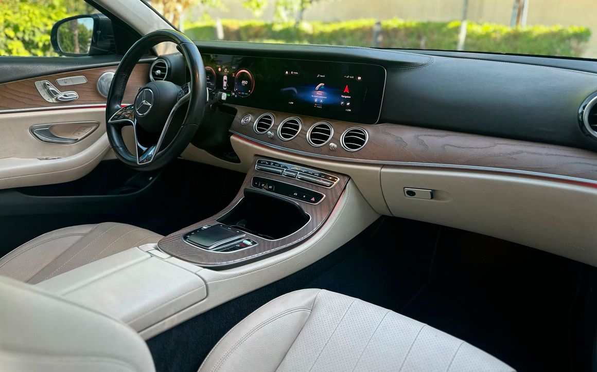 MERCEDES E200 - image 7