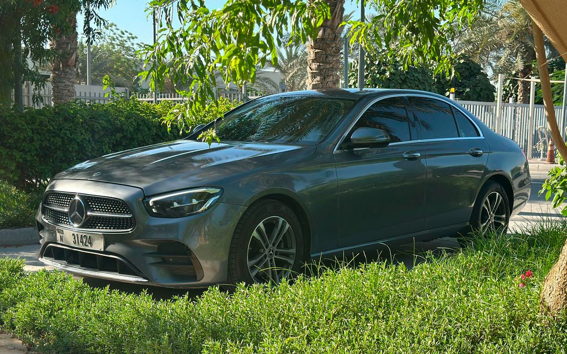 MERCEDES E200 - image 1