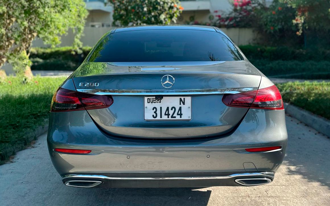 MERCEDES E200 - image 5