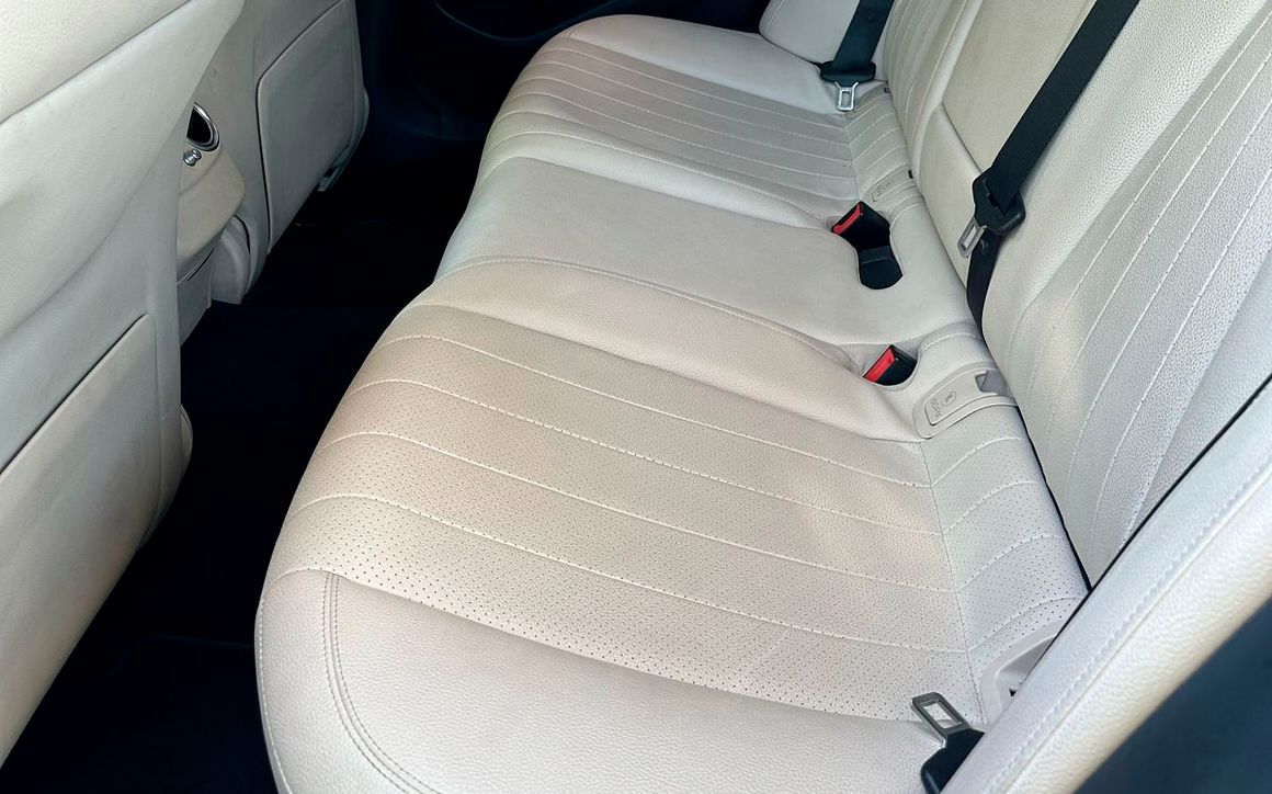 MERCEDES E200 - image 9
