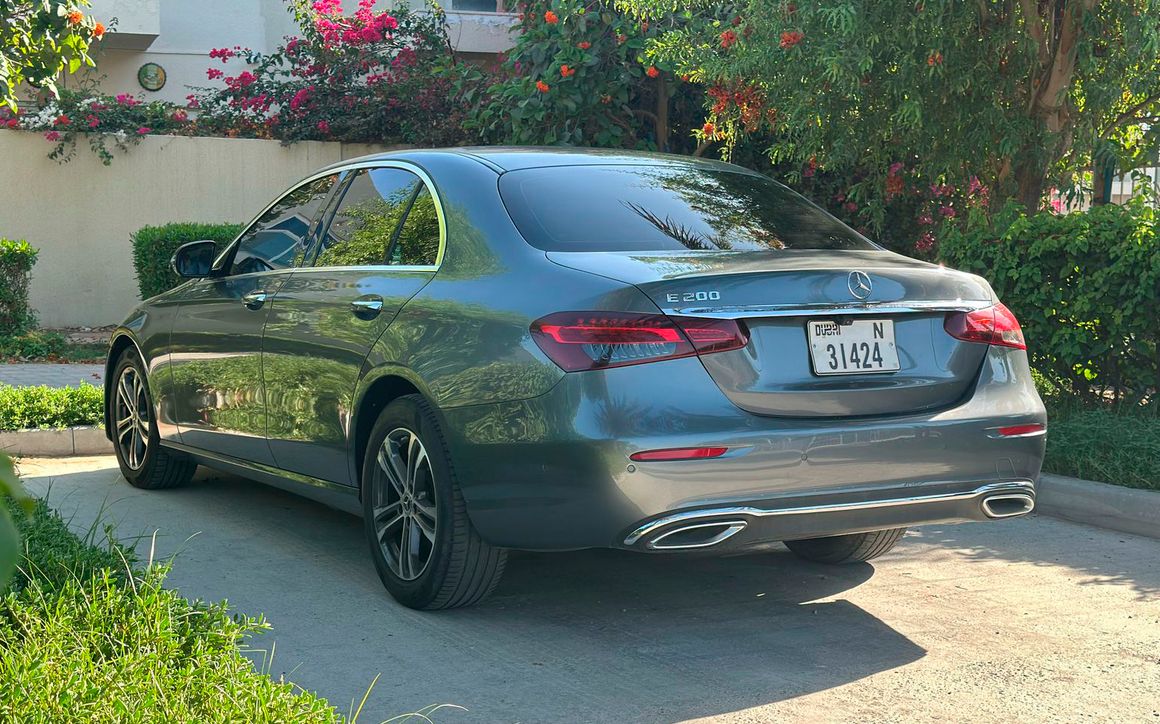 MERCEDES E200 - image 6