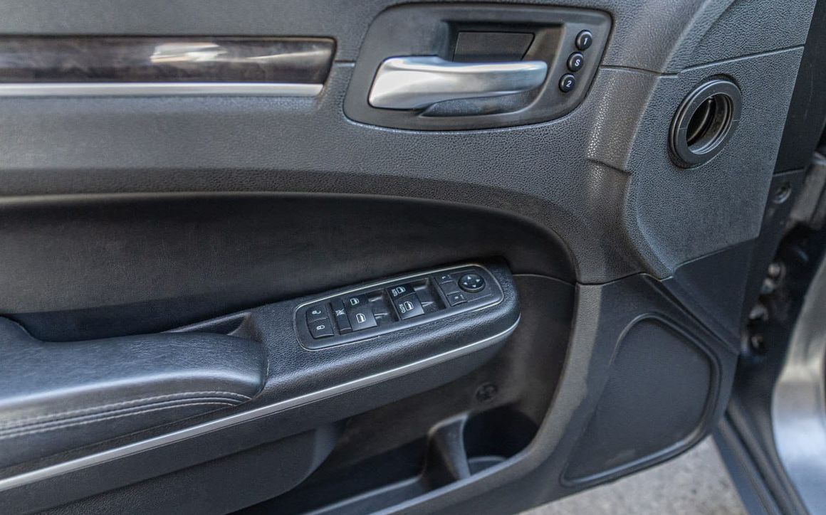 CHRYSLER 300 2019 - image 11