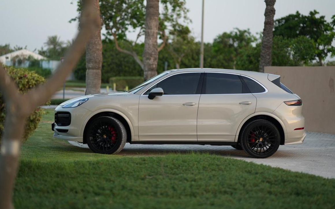 PORSCHE CAYENNE - image 2