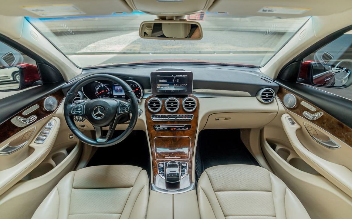MERCEDES GLC300 - image 6