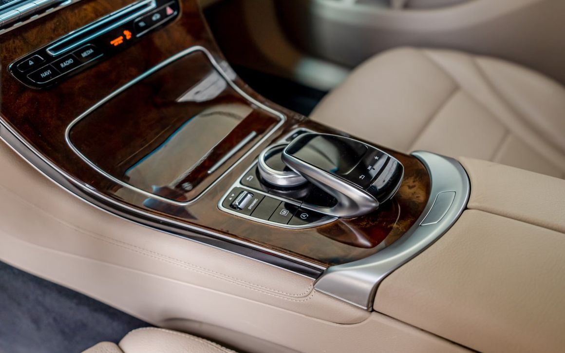 MERCEDES GLC300 - image 8