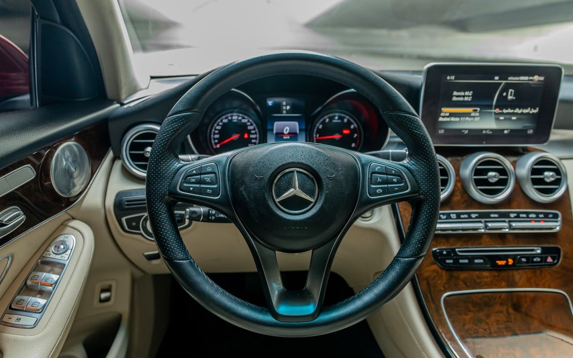 MERCEDES GLC300 - image 7