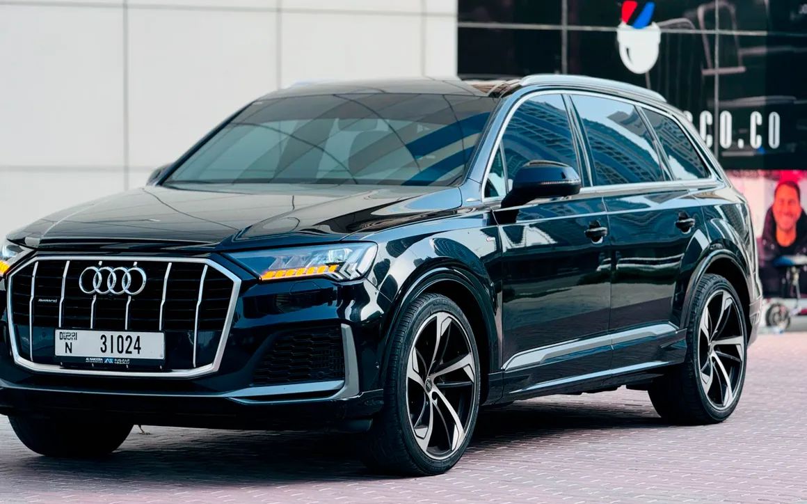 Audi Q7 - image 1