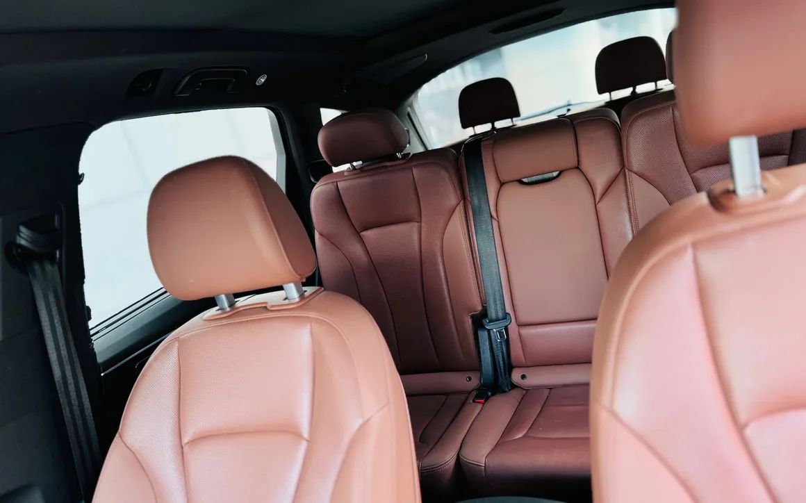 Audi Q7 - image 6