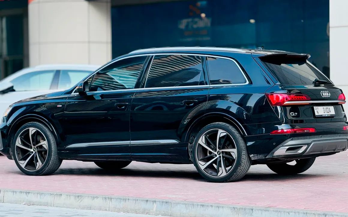 Audi Q7 - image 3