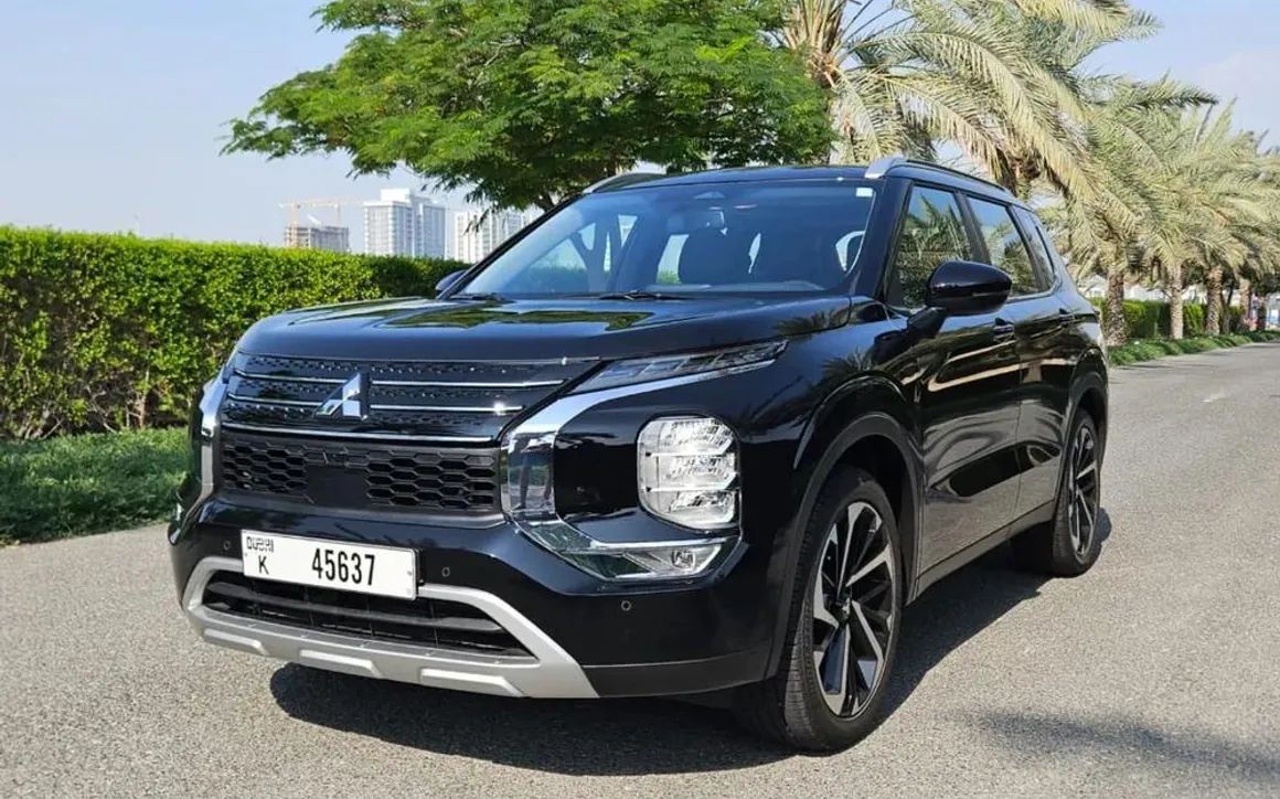 MITSUBISHI OUTLANDER - image 1