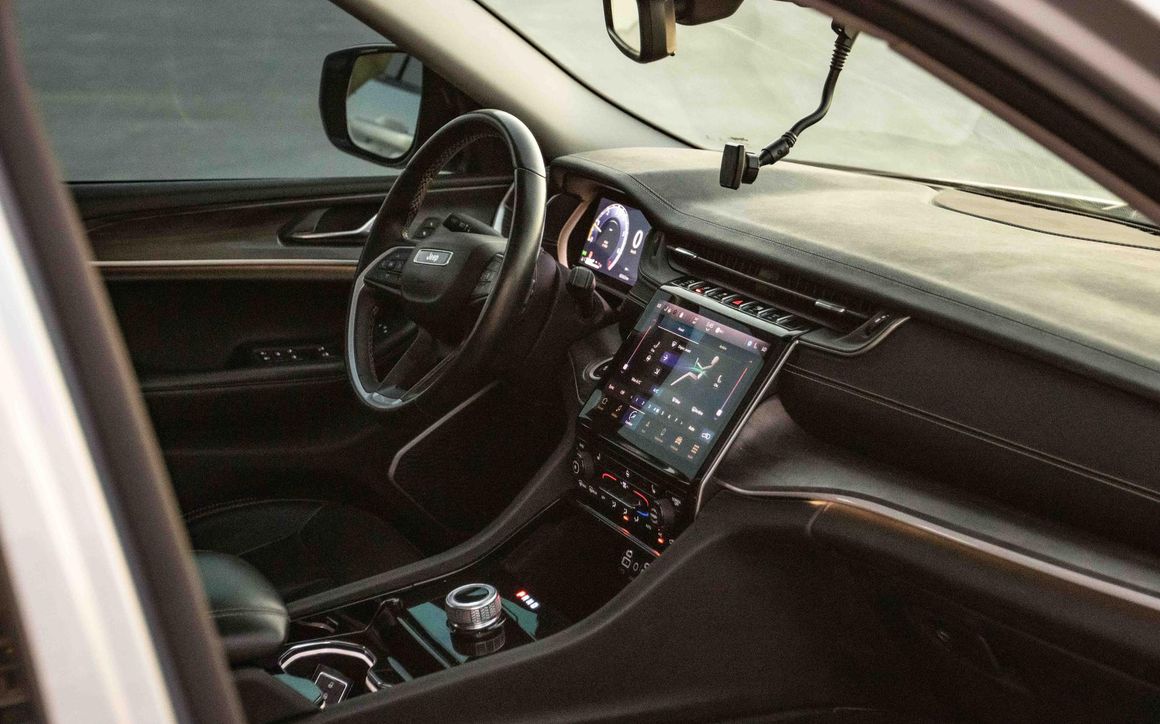JEEP GRAND CHEROKEE - image 12