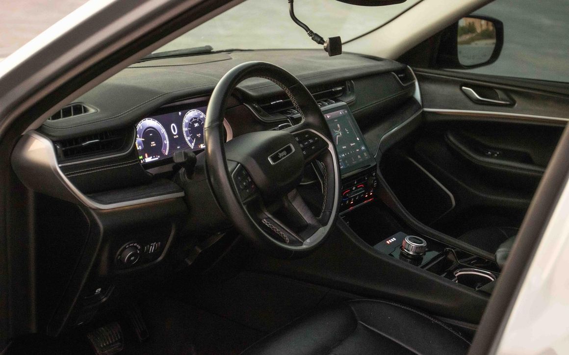 JEEP GRAND CHEROKEE - image 11