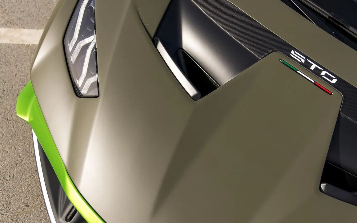 Lamborghini Hurucan STO - image 11