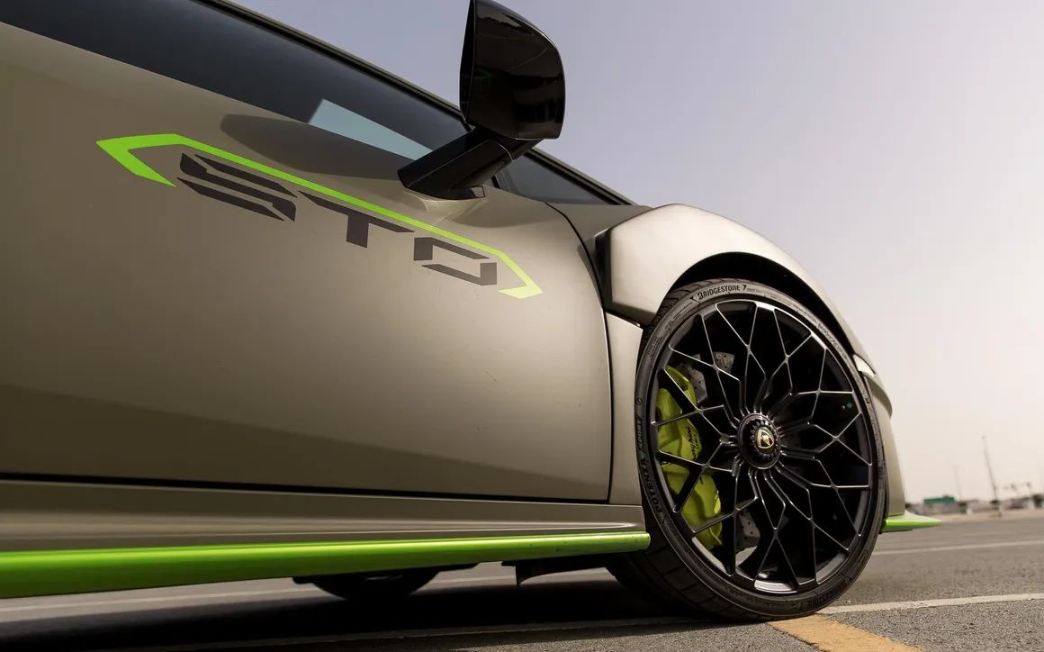 Lamborghini Hurucan STO - image 12